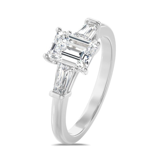 Search all PLP - 3.00 carat Bague trilogie en platine avec un diamant de laboratoire émeraude et deux diamants de laboratoire baguettes de forme conique