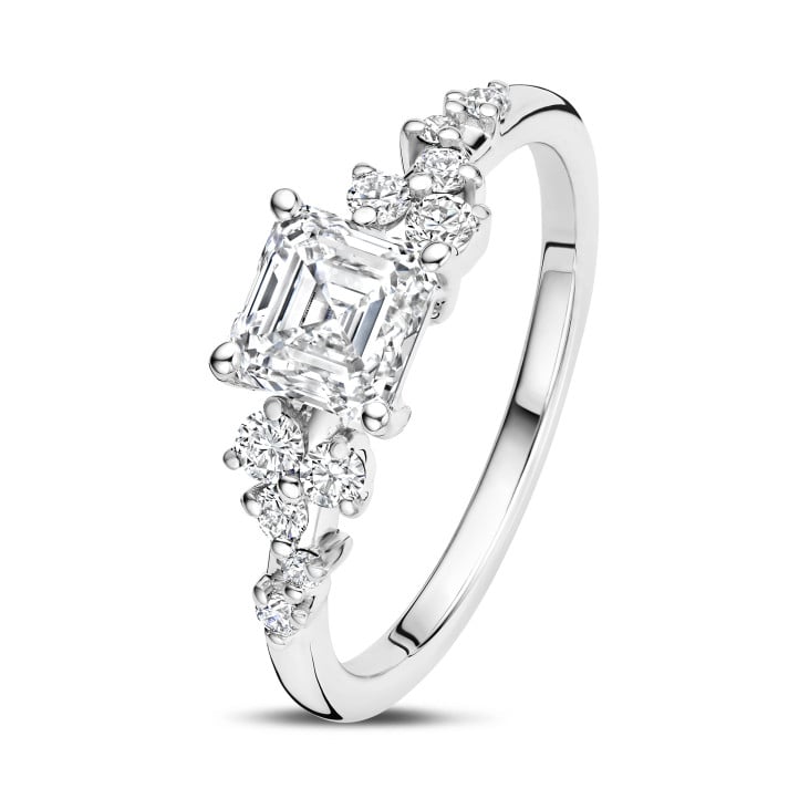 Bague solitaire en grappe de 1.50 carat en or blanc avec un diamant taille Asscher 
