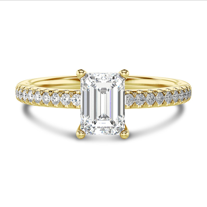 Anello solitario da 1,20 carati con diamante taglio smeraldo coltivato in laboratorio in oro giallo con diamanti laterali coltivati in laboratorio