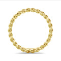 Anello intrecciato impilabile in oro giallo