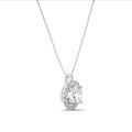 Collana con diamante da 1,00 carati coltivato in laboratorio con aureola in oro bianco