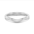 Anello eternity curvo in oro bianco