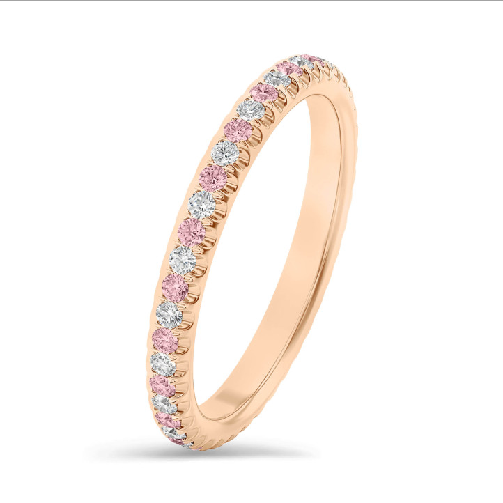 Anello eternity da 0,55 carati (full set) in oro rosso con diamanti tondi rosa e bianchi coltivati in laboratorio