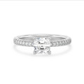 Anello solitario da 2,00 carati con diamante taglio asscher coltivato in laboratorio in oro bianco e diamanti laterali coltivati in laboratorio