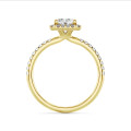 Anello solitario halo da 2,50 carati con diamante taglio brillante coltivato in laboratorio in oro giallo e diamanti tondi coltivati in laboratorio