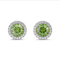 Orecchini con diamanti sintetici Fancy Vivid Green da 2,00 carati in oro bianco