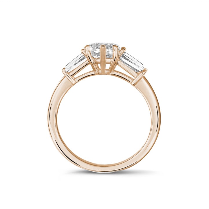 Anello trilogy da 1,00 carati in oro rosso con diamante marquise coltivato in laboratorio e baguette affusolate coltivate in laboratorio