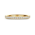 Anello eternity semi-incastonato da 0,26 carati in oro giallo - si abbina a tutti gli anelli della collezione Fancy Shapes