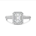 2.50カラットのソリティア・ハローリング、人工合成エメラルドカットダイヤモンド（ホワイトゴールド）、人工合成ラウンドダイヤモンド
