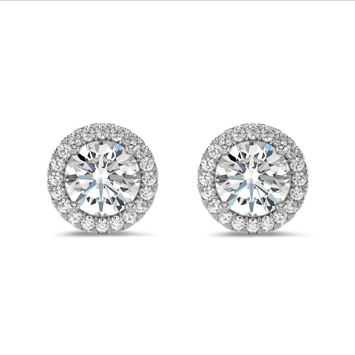 2.00カラットの人工ダイヤモンドのハローイヤリング（ホワイトゴールド製）