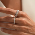1.20カラットの人工ダイヤモンドのエタニティリング（イエローゴールド）