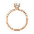 1.50カラットのソリティアリング、人工エメラルドカットダイヤモンド、レッドゴールドの隠れたハロー付き