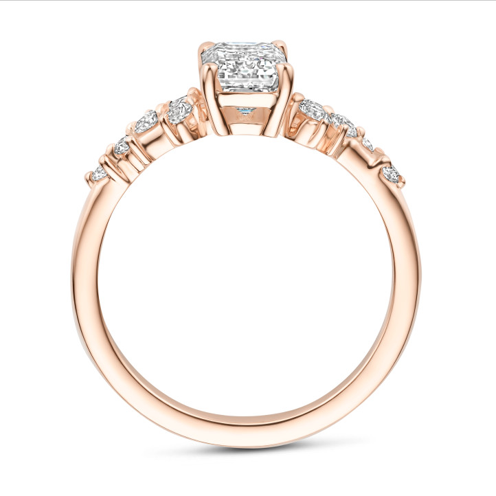 1.50캐럿 솔리테어 클러스터 링. 레드 골드에 에메랄드 컷 다이아몬드