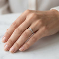 1.20캐럿 솔리테어 링에 실험실에서 재배된 아셔 컷 다이아몬드와 화이트 골드에 숨겨진 할로 디자인