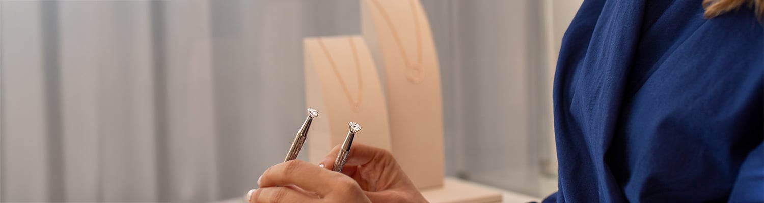 Valquère versus generic jewellery banner