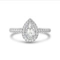 1.20 karaat halo solitaire ring met peervormige lab grown diamant in wit goud met ronde lab grown diamanten