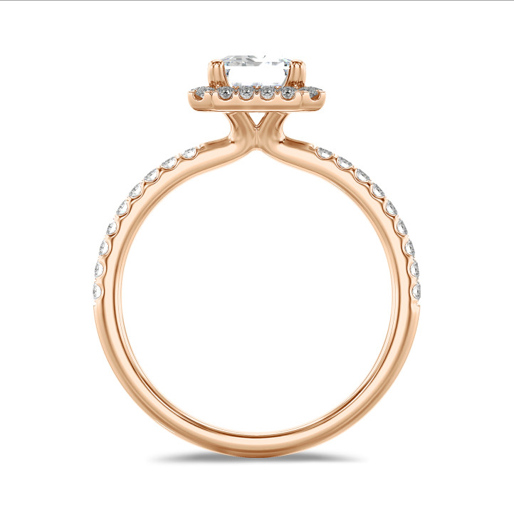 1.20 karaat halo solitaire ring met een lab grown emerald cut diamant in rood goud met ronde lab grown diamanten