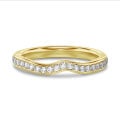 0.20 karaat gebogen alliance (half gezet) in geel goud met ronde lab grown diamanten