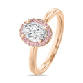 3.00 karaat halo solitaire ring met een ovale lab grown diamant in rood goud met ronde roze lab grown diamanten