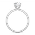 5.00 karaat solitaire ring met een lab grown cushion diamant in wit goud