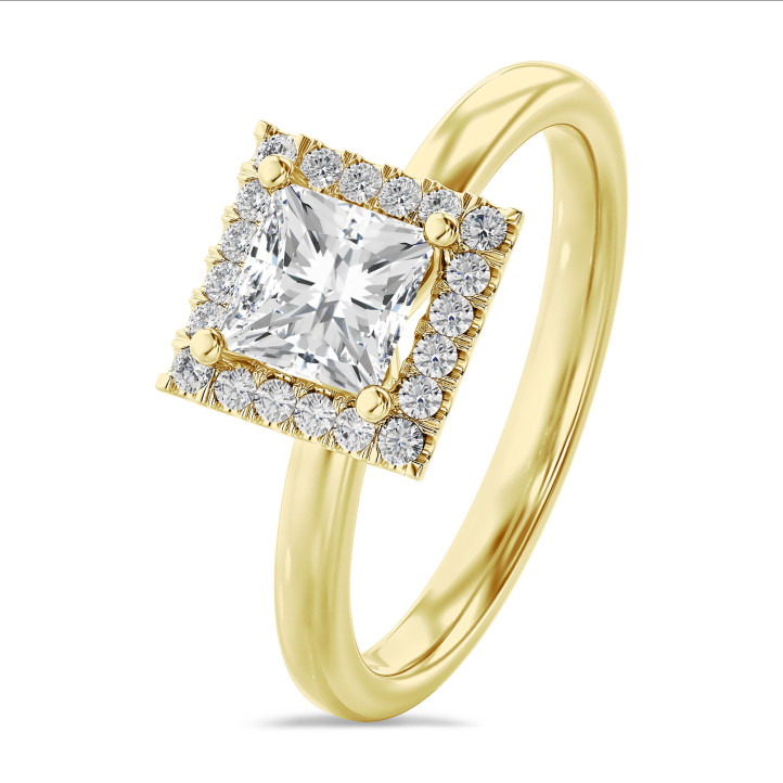 5.00 karaat halo solitaire ring met een lab grown princess diamant in geel goud met ronde lab grown diamanten