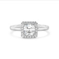 2.50 karaat halo solitaire ring met een lab grown asscher cut diamant in wit goud en ronde lab grown diamanten