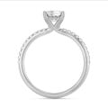 1.00 karaat solitaire ring met een lab grown emerald cut diamant en hidden halo in wit goud