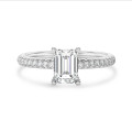 1.20 karaat solitaire ring met een lab grown emerald cut diamant en hidden halo in wit goud