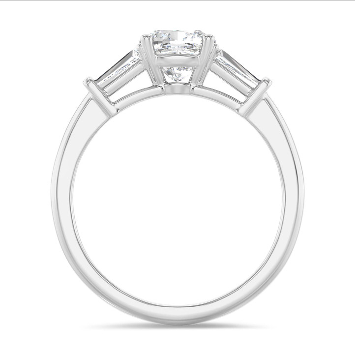 3.00 karaat trilogie ring in witgoud met een lab grown cushion diamant en lab grown conische baguettes