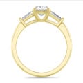 3.00 karaat trilogie ring in geelgoud met een ovale lab grown diamant en lab grown conische baguettes