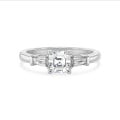 3.00 karaat trilogie ring in witgoud met een lab grown asscher cut diamant en lab grown conische baguettes