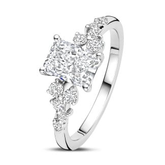 2.00 karaat solitaire clusterring in wit goud met een radiant slijpvorm diamant