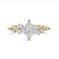 1.00 karaat solitaire clusterring in geel goud met een princess slijpvorm diamant