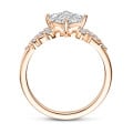1.20 karaat solitaire clusterring in rood goud met een princess slijpvorm diamant
