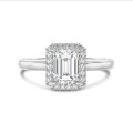 1.beyaz altın, laboratuvarda yetiştirilmiş zümrüt kesim pırlanta ve laboratuvarda yetiştirilmiş yuvarlak pırlantalı 20 karat tektaş halo yüzük