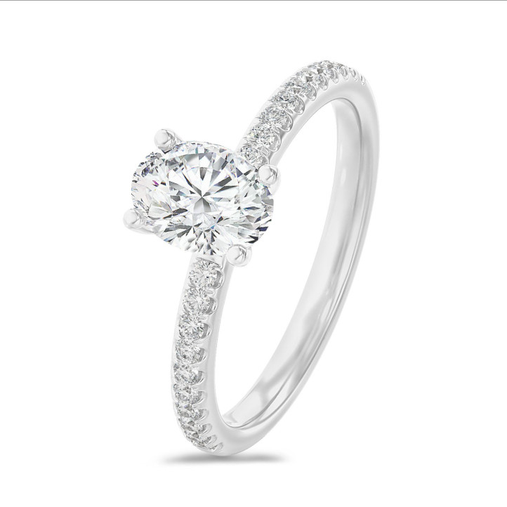 1.20 karat beyaz altından laboratuvarda yetiştirilmiş oval pırlantalı tektaş yüzük ve laboratuvarda yetiştirilmiş yan pırlantalar