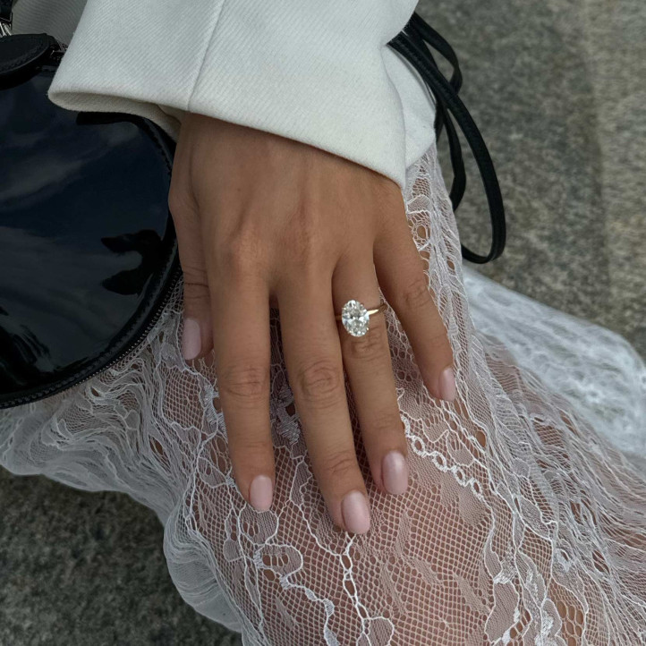 5.00 karat beyaz altın laboratuvarda yetiştirilmiş oval pırlantalı tektaş yüzük