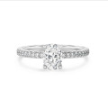 5.00 karat beyaz altın, laboratuvarda yetiştirilmiş oval pırlanta ve gizli haleli tektaş yüzük