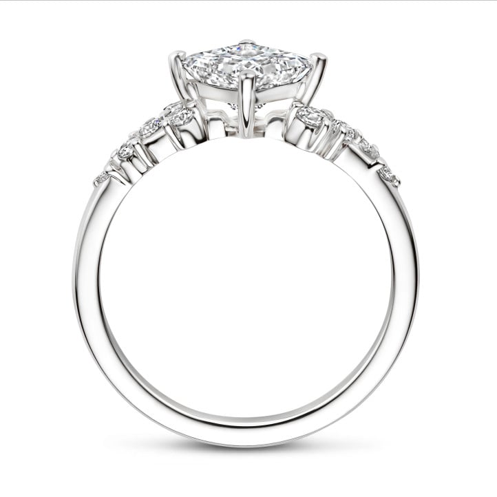 1.20 karat beyaz altın solitaire cluster yüzük. prenses kesim pırlanta