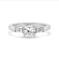 2.00 克拉白金三钻戒指，镶嵌枕形培育钻石和梯形培育钻石
